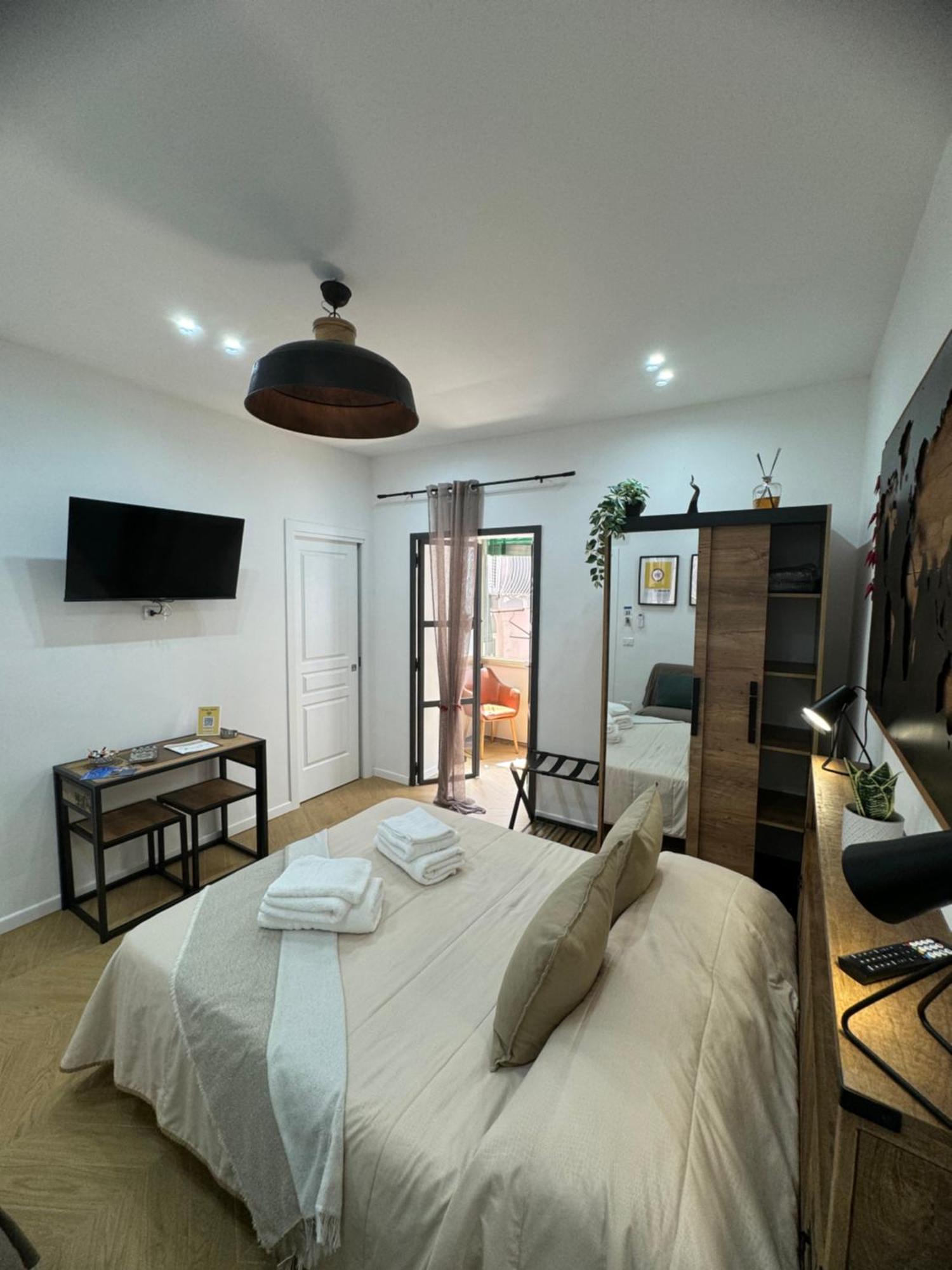 Gennarino Apartments - Panorama Suite With Balcony And Urban Loft Napoli Eksteriør billede